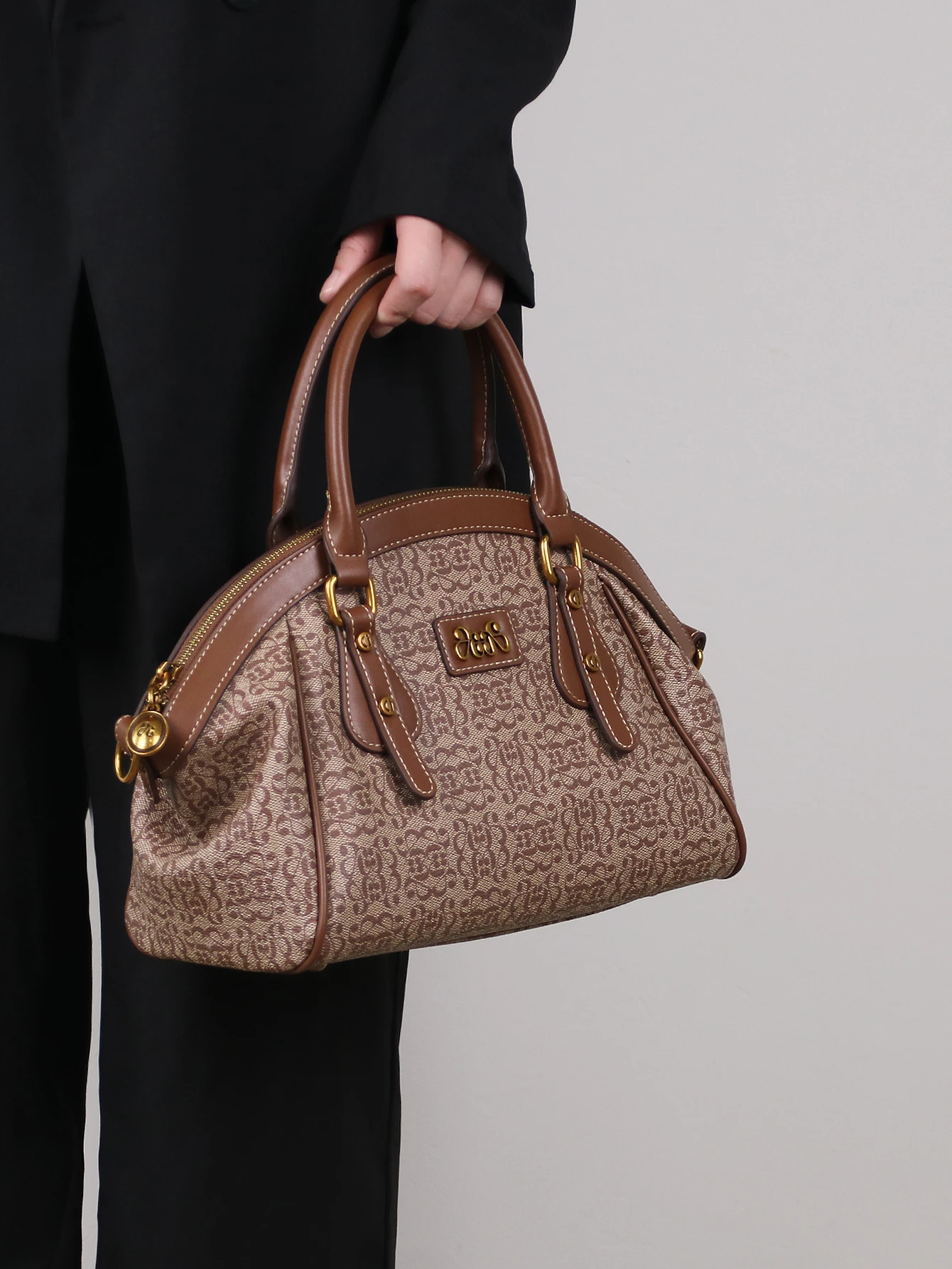 حقيبة يد عصرية فاخرة للنساء، بتصميم جديد لعام 2025...