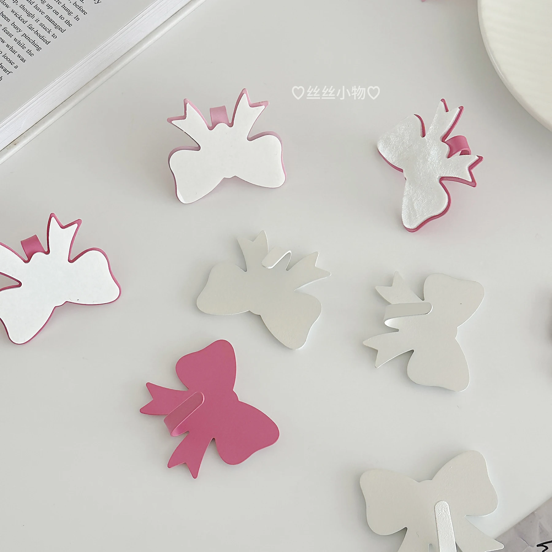 Charming Pink Bow Wall Hook - Decorative & Adhesive-Free Storage Solution