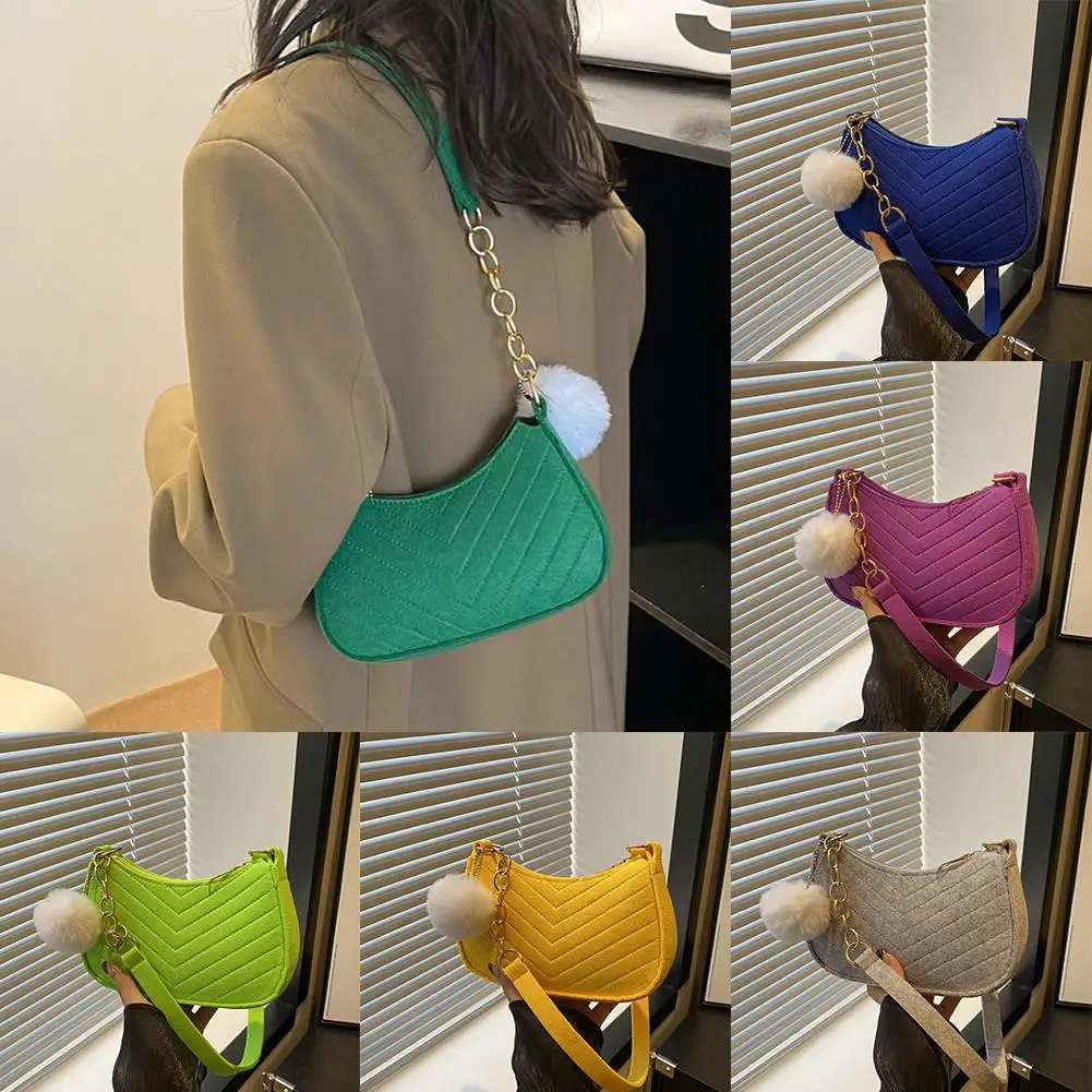 Borsa a Tracolla in Feltro con Pompon, Borsa Hobo Trapuntata, Borsa a Tracolla Monocolore in Feltro per Donne, Casual ed Elegante per Uso Quotidiano - immagine 2