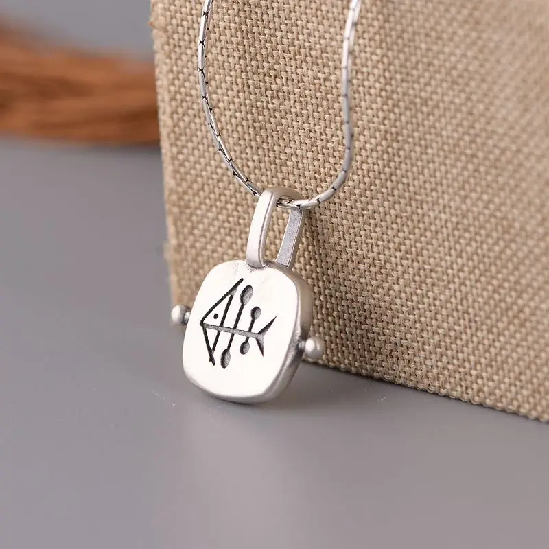 New 2023 Vintage Fashion Personality Matte Fish Necklace Unisex Long Pendant Banquet Jewelry Accessories Gift