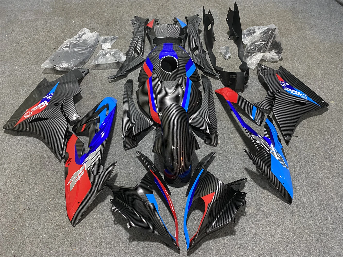 

Комплект обтекателей для мотоцикла, подходит для S1000RR 17-18 лет S1000 2017 2018, обтекатель из углеродного волокна красного, синего, черного цветов