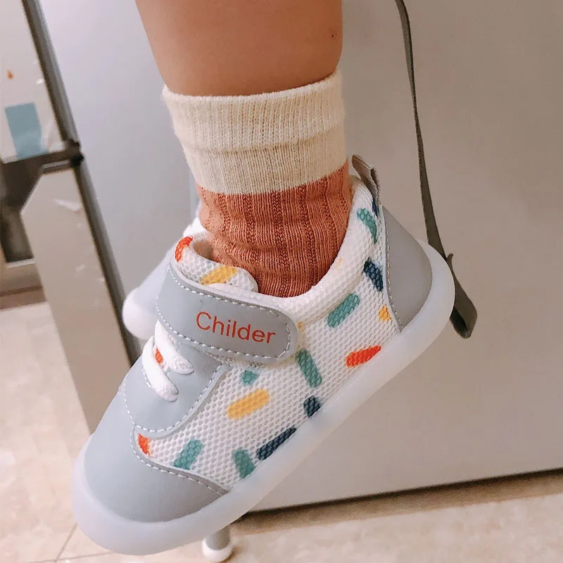 소녀 소년을위한 어린이 신발 봄 여름 통기성 메쉬 첫 워커 미끄럼 방지 부드러운 단독 운동화