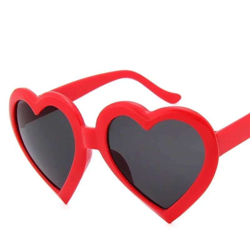 YAMEIZE Lunettes De Soleil Vintage Love Heart Des Années 70 - Pour Femmes Hommes Enfants En Forme De Coeur Fantaisie Coloré UV400 Protection Lunettes Fête En Plein Air, Rouge