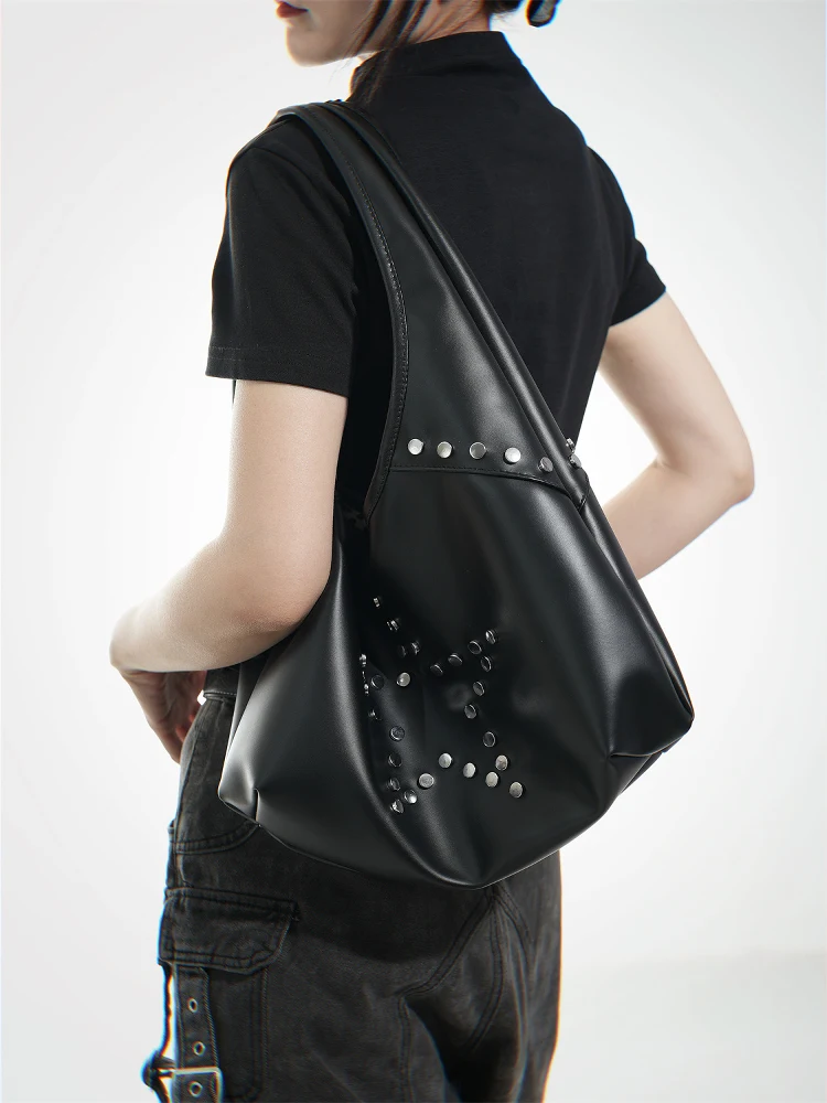 Brand Retro Motorcycle Bag 2025 New Wax Leather Cool Croissant Bag Rivet Design Shoulder Crossbody Dumpling Armpit Bags