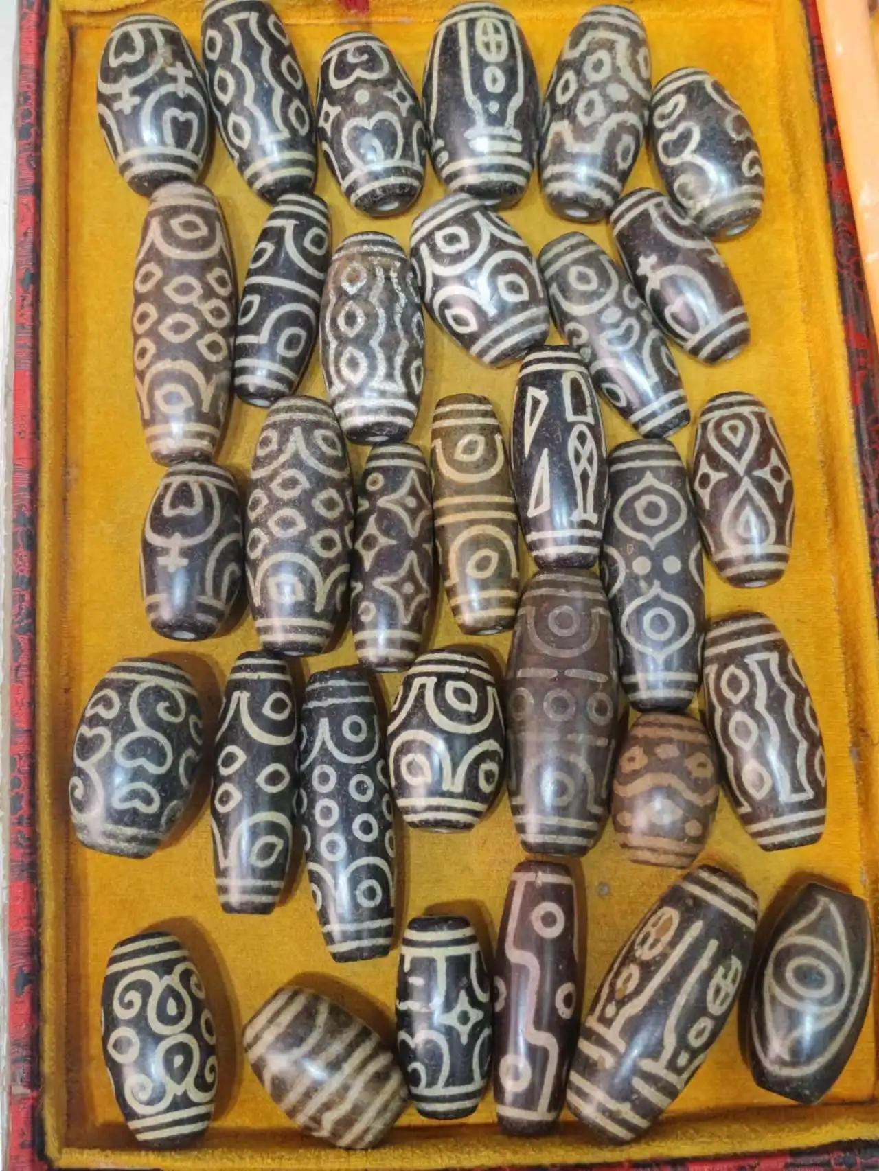 

1pcs/lot natural multi-eye pattern old agate dzi ornaments rare Weathering lines Horn hole Beads for worship amulet archaic taki