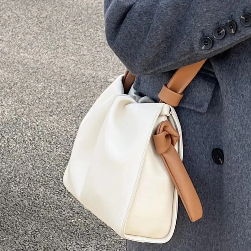 Sweet Cute White Bucket Shoulder Bag Women Leather Pleated Large Capacity Crossbody Bag Ladies Elegant Gentle Cloud Handbag 2025