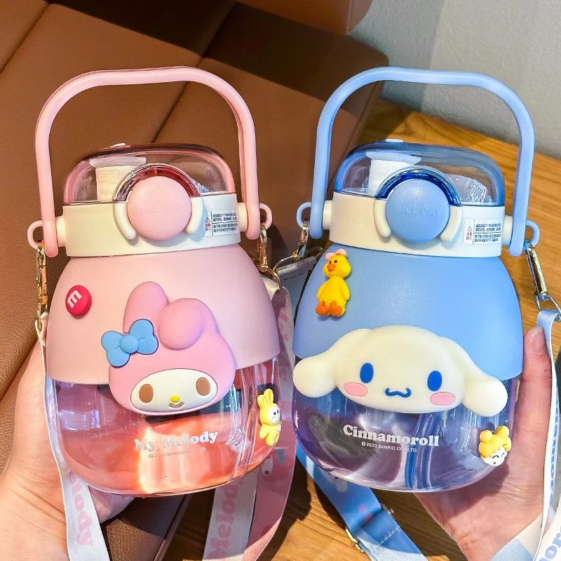 

2024 Sanrio Straw Cup Kawaii Kuromi Cinnamoroll Pachacco Summer Cartoon Student Crossbody High Capacity Anti Drop Water Bottle