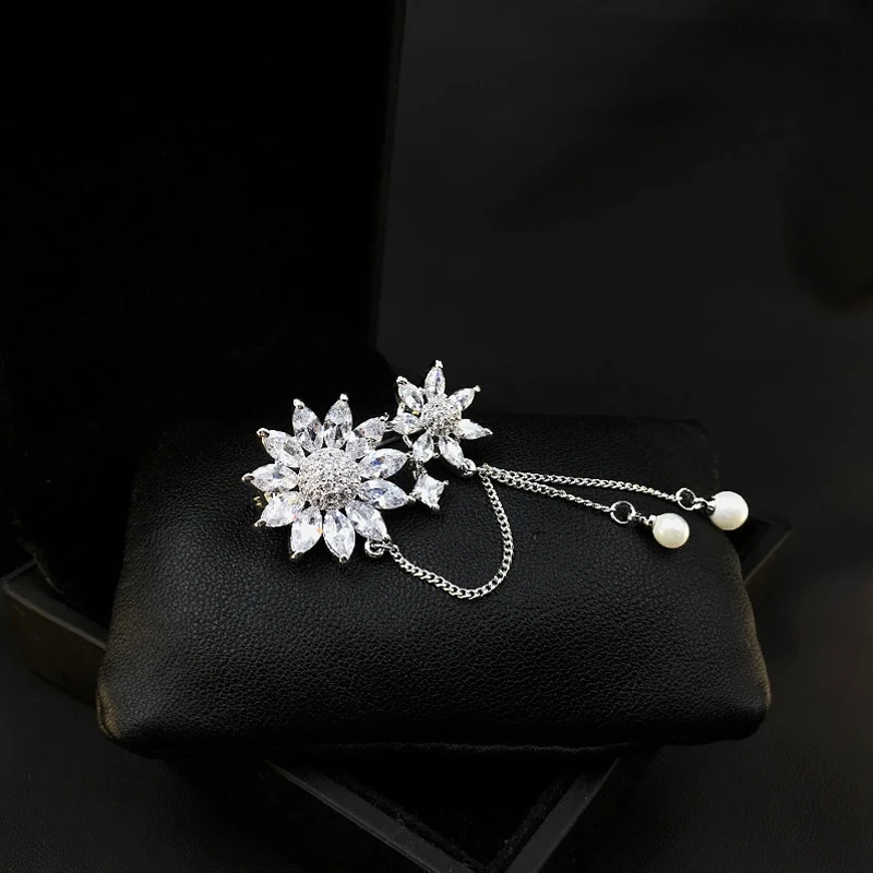 Special High-End Rhinestone Zircon Brooch Sunflower Tassel Corsage Coat Dress Pin Accessories Women's Flower Neckline Pins Gifts