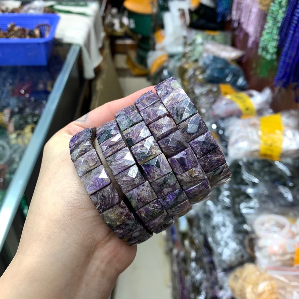 

Женский браслет из натуральных камней