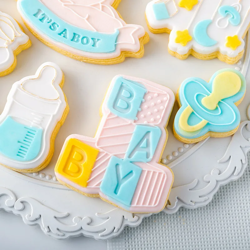 Lovely Sitting Baby Bear Cookie Cutter and Stamp for Baby Birthday