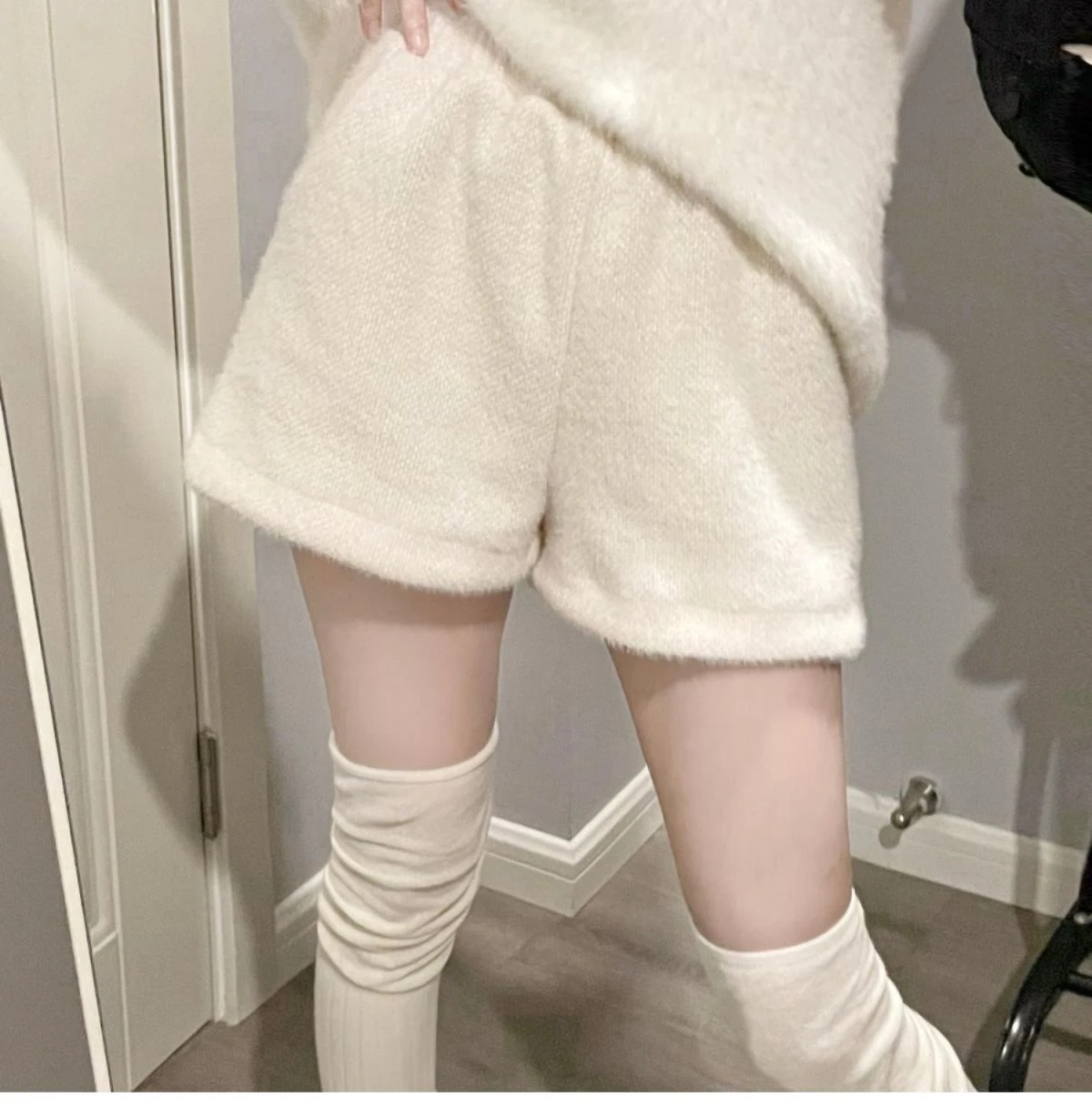 Mink Velvet Cute Shorts Women New Gentle Loose Solid Color Thin Plush Elastic Waist Wide Leg Pants Female Y2k Shorts