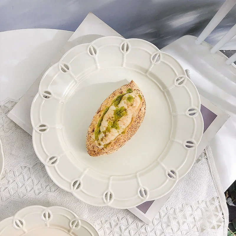 European Retro Hollow Ceramic Plate Wedding Plate Home Restaurant Snack Tray Dessert Dinner