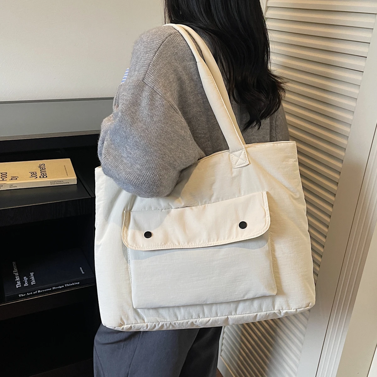 Tote Bag with Large Capacity for Women Commuting to Work, College Students Attending Classes, Shoulder Bag, 2025 New Style, High-End, Lightweight Canvas Bag for Work