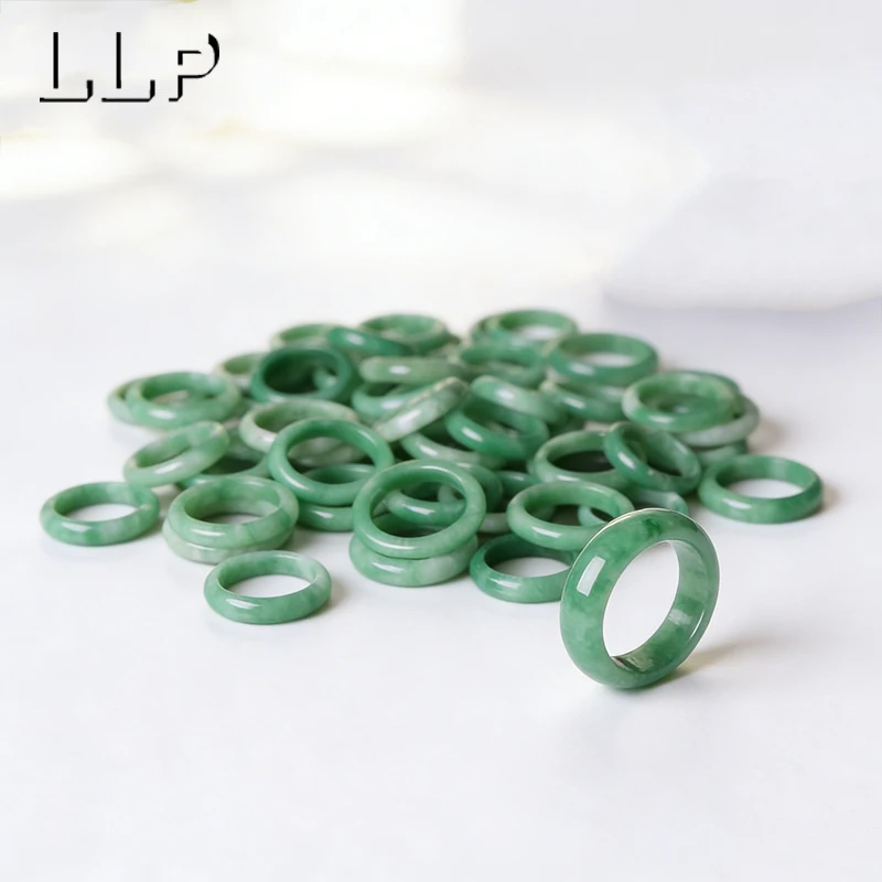 Natürlicher grüner Smaragdring aus Jade der Güteklasse A. Vielseitiges Design. Luxuriöses Accessoire für den täglichen Gebrauch. Verbesserung Ihrer Eleganz – Detail 5
