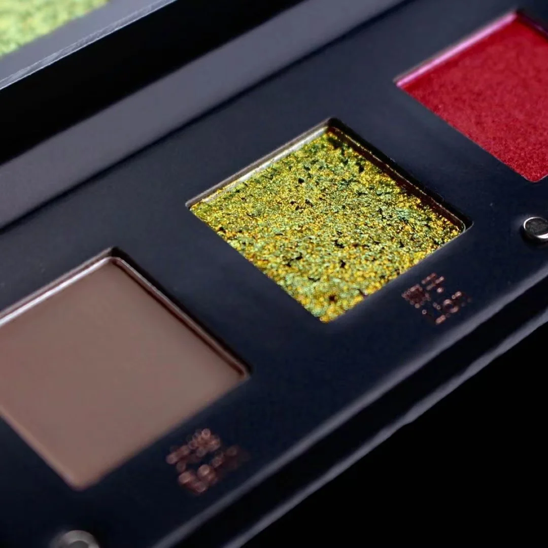 Circus Palette Shellwe Makeup Liana Palette Multichrome Duochrome Pressed Eyeshadow Sparkly Eyemakeup