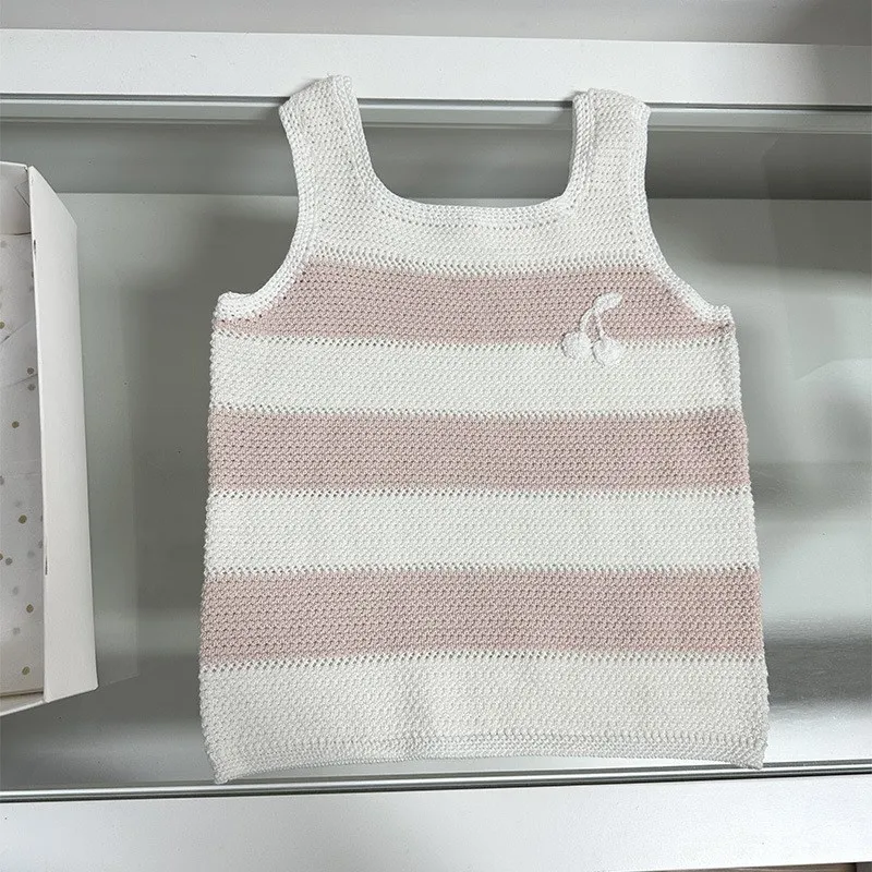 

Одежда для маленьких девочек 2024 осенний вязаный жилет для девочек полосатый жилет с вышивкой вишни Топ