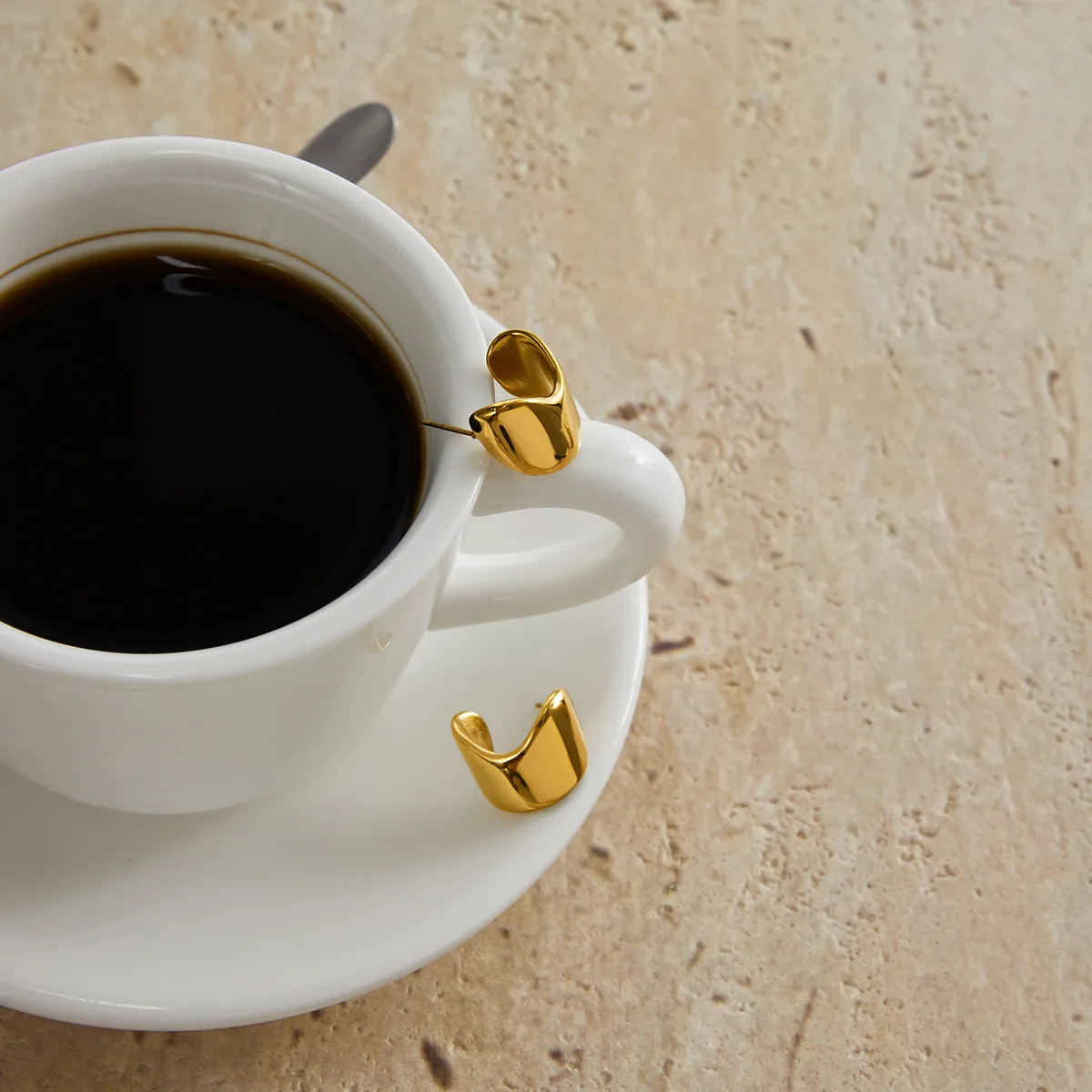 Twisted Ripple Wide C Shape Hoop Earrings Classic 18K Gold Plated Waterproof Statement Earring Stainless Steel Jewelry Wholesale