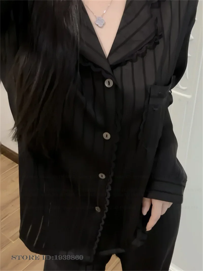 بيجامة حرير دانتيل وردي أنيقة