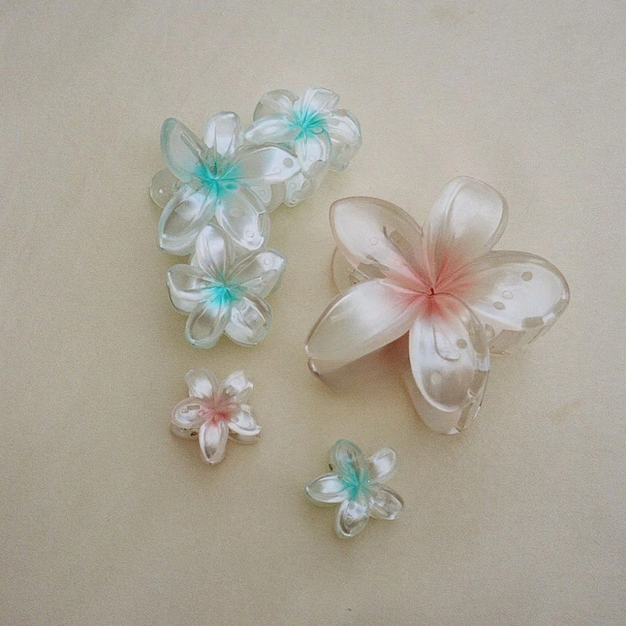 Egg Flower Hair  Gradient Color Large Claw Clip Summer Vacation Style Fri Flower Claw Clip Beach Beach Hair Clip Woman