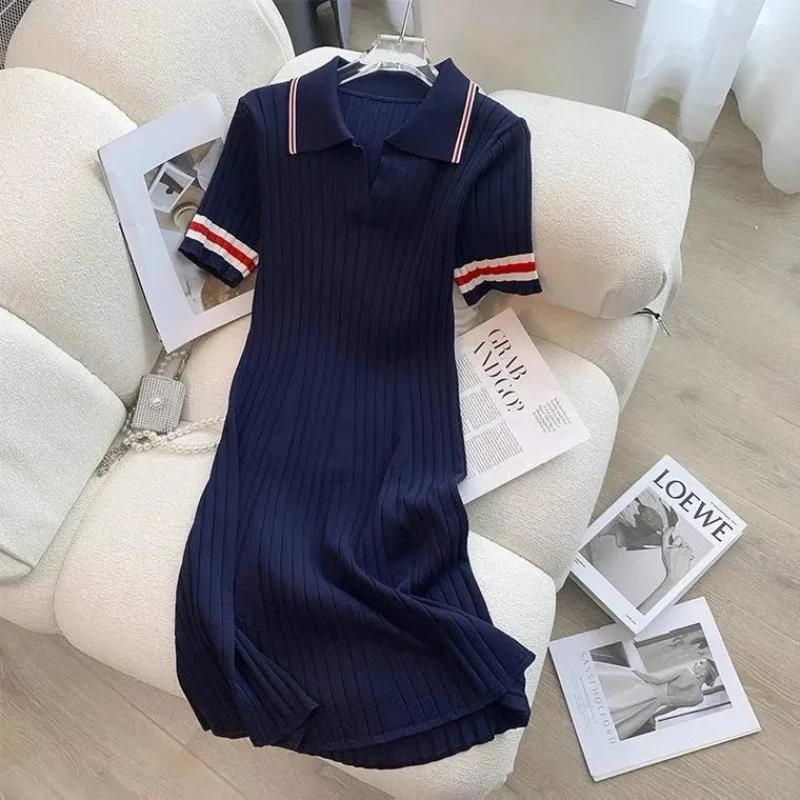 

Женское трикотажное платье в полоску, с коротким рукавом