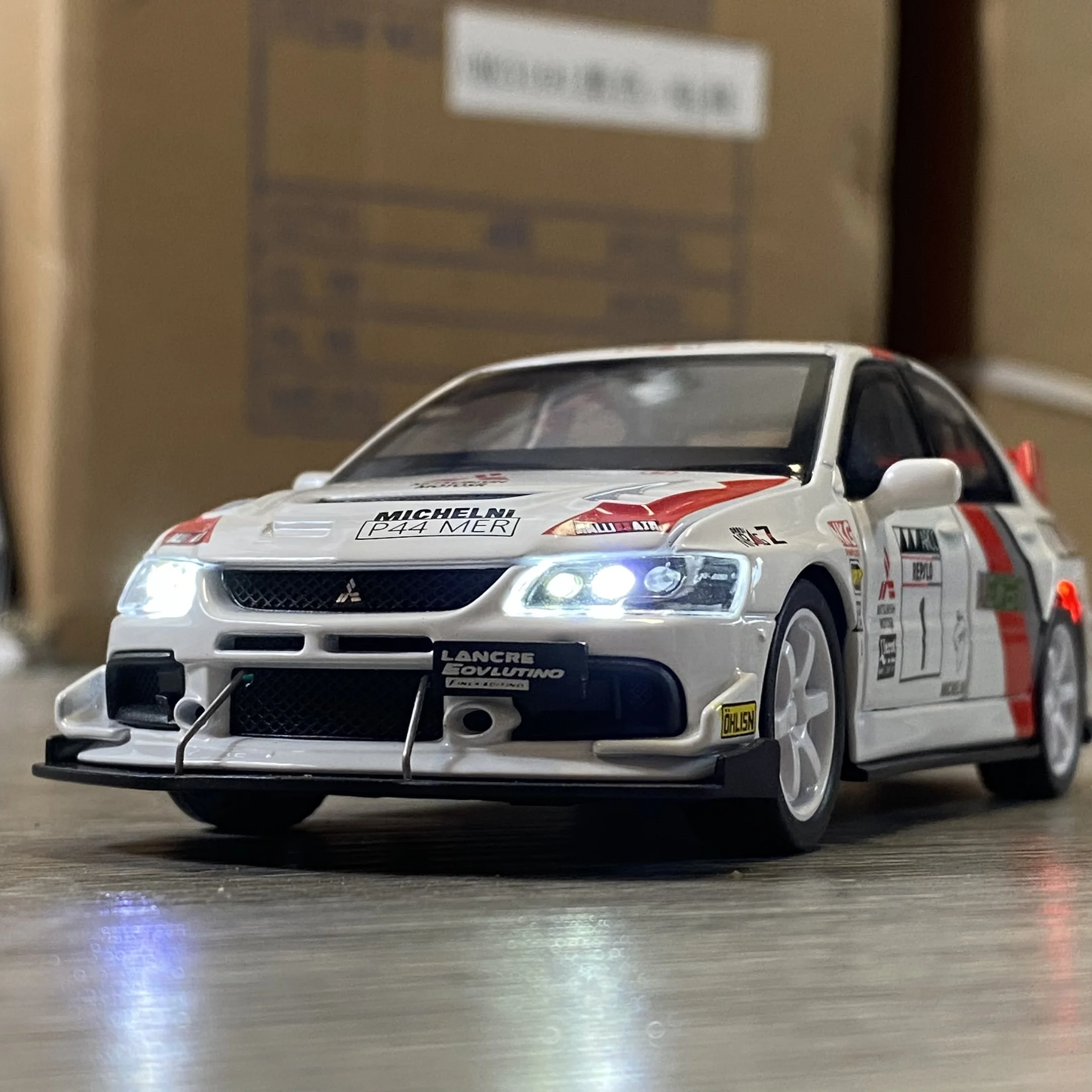 JDM 1:32 미쓰비시 랜서 에볼루션 EVO 석유 버전 합금 다이캐스팅 모델 사운드 & 라이트 장난감 성인용 남자친구 선물