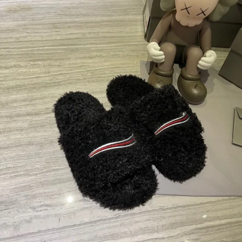 2024 European and American autumn and winter new ladies flat shoes, fashionable outerwear fluffy slippers