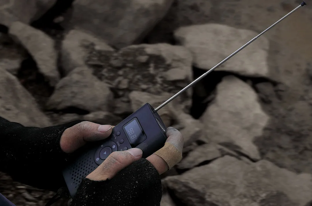 NexTool 6 In 1 Emergency Radio Hand Crank Portable Weather Radio with 4500mAh Power Bank