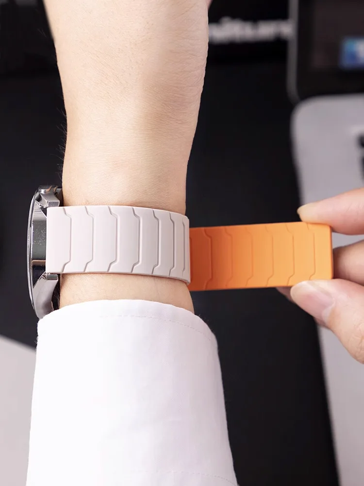 Magnetic Silicone Loop Strap - Universal 22mm/20mm Band