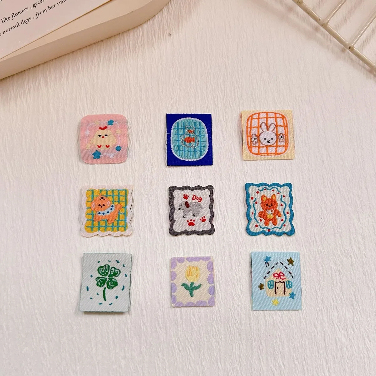 수제 직조 라벨 2cm 미니 접착식 패브릭 태그 DIY 곰 강아지 병아리 클로버 장식, 배송 준비 완료