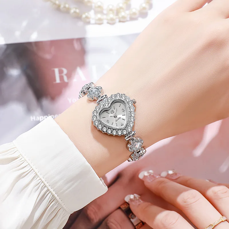 Fashionable heart-shaped dial women's watch exquisite dial quartz bracelet watch