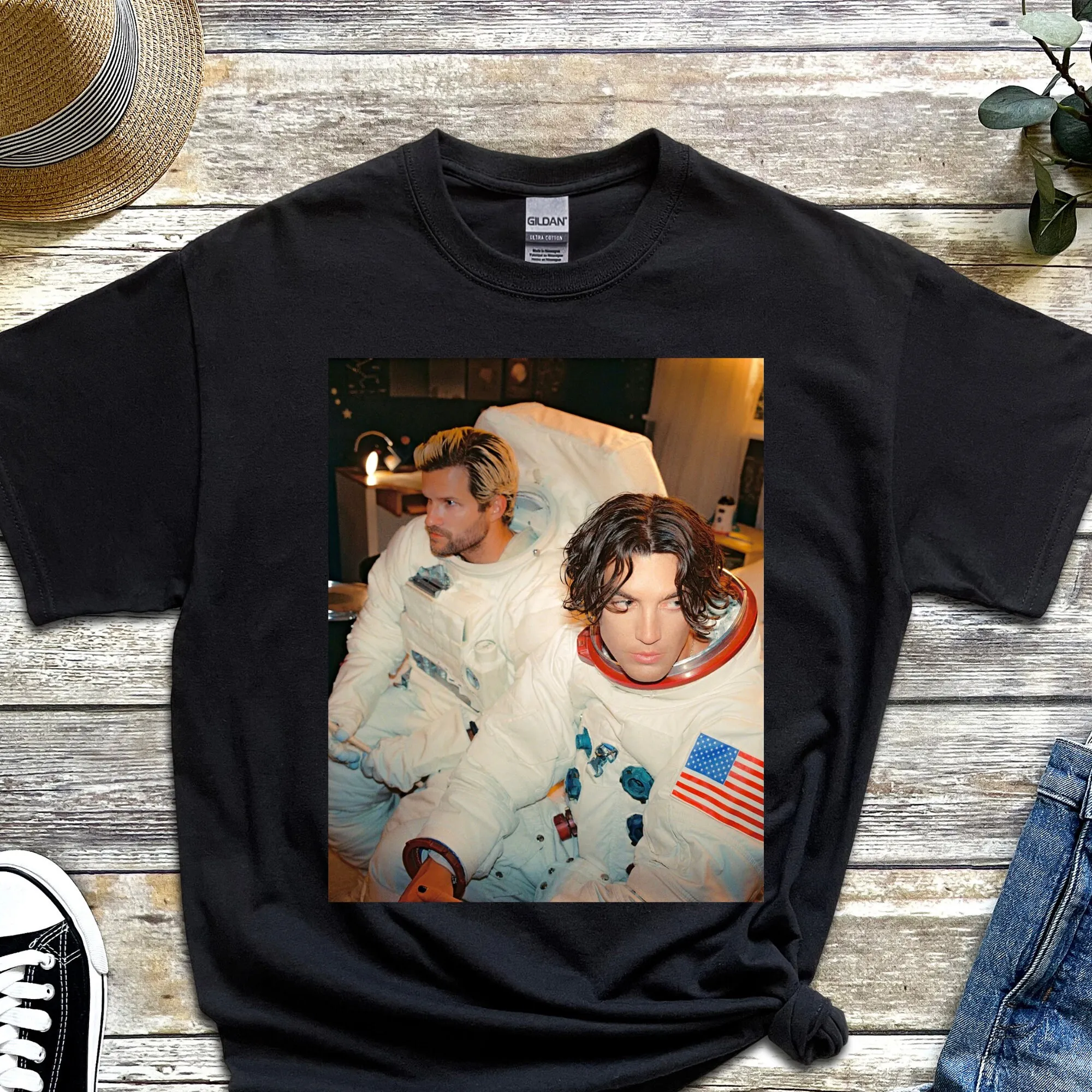 LANY, ΠΊΠΎΡΠΌΠΈΡΠ΅ΡΠΊΠ°Ρ ΡΡΡΠ±ΠΎΠ»ΠΊΠ°, ΠΠ±Π»ΠΎΠΆΠΊΠ° Π°Π»ΡΠ±ΠΎΠΌΠ°, ΠΠΊΠΈΠΏΠΈΡΠΎΠ²ΠΊΠ°, Π»ΡΠ±ΠΎΠ²Ρ, ΡΠ΅ΡΡΠΎ, ΠΎΠ΄Π΅ΠΆΠ΄Π° Π΄Π»Ρ ΡΠ°Π½Π°ΡΠ° Merch, Π΄Π»ΠΈΠ½Π½ΡΠ΅ ΠΈΠ»ΠΈ ΠΠΎΡΠΎΡΠΊΠΈΠ΅ ΡΡΠΊΠ°Π²Π° LANY, ΠΊΠΎΡΠΌΠΈΡΠ΅ΡΠΊΠ°Ρ ΡΡΡΠ±ΠΎΠ»ΠΊΠ°, ΠΠ±Π»ΠΎΠΆΠΊΠ° Π°Π»ΡΠ±ΠΎΠΌΠ°, ΠΠΊΠΈΠΏΠΈΡΠΎΠ²ΠΊΠ°, Π»ΡΠ±ΠΎΠ²Ρ, ΡΠ΅ΡΡΠΎ, ΠΎΠ΄Π΅ΠΆΠ΄Π° Π΄Π»Ρ ΡΠ°Π½Π°ΡΠ° Merch, Π΄Π»ΠΈΠ½Π½ΡΠ΅ ΠΈΠ»ΠΈ ΠΠΎΡΠΎΡΠΊΠΈΠ΅ ΡΡΠΊΠ°Π²Π°