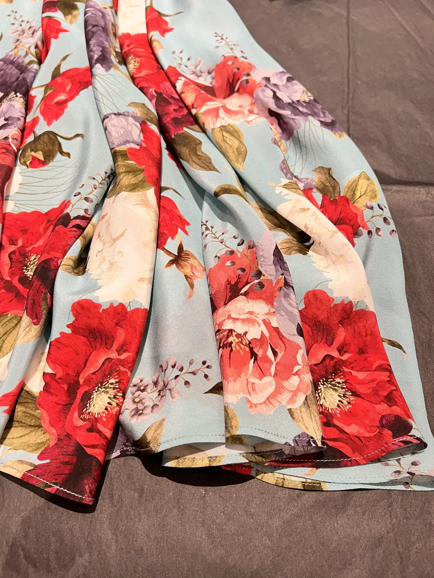 Рисунок 5 - Женское длинное шелковое платье с цветочным принтом