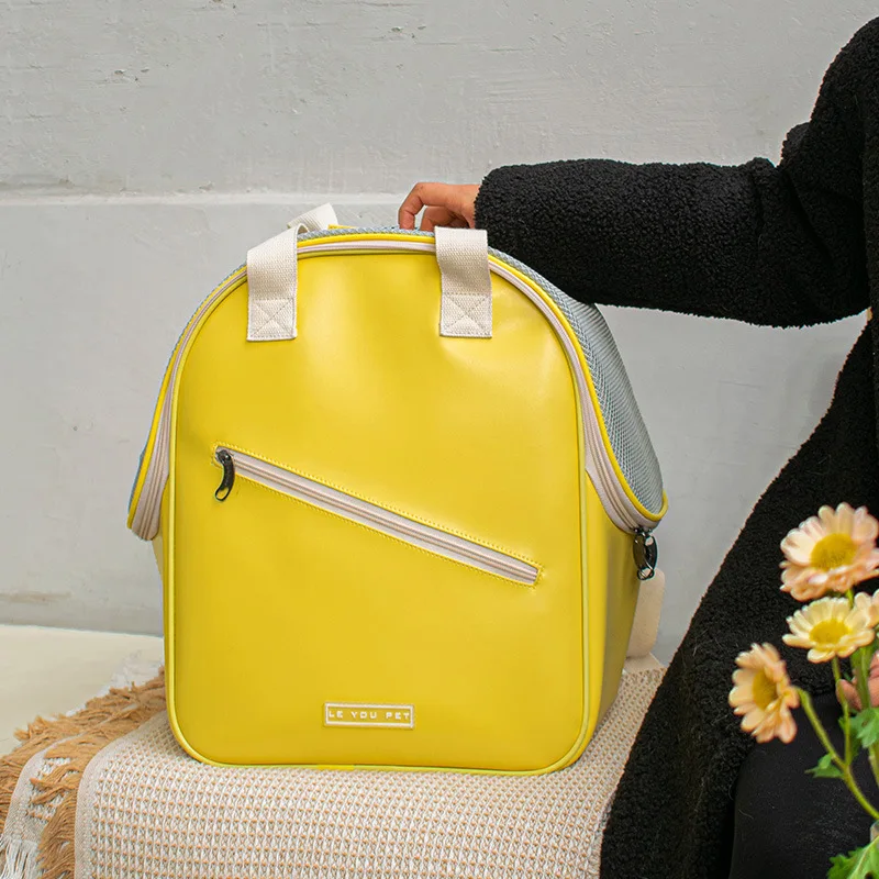 

2023 Simple and Light Luxury Pet Backpack Portable Cat Bag Sun-Proof and Breathable Large Space Backpack Pet Bag Accessory