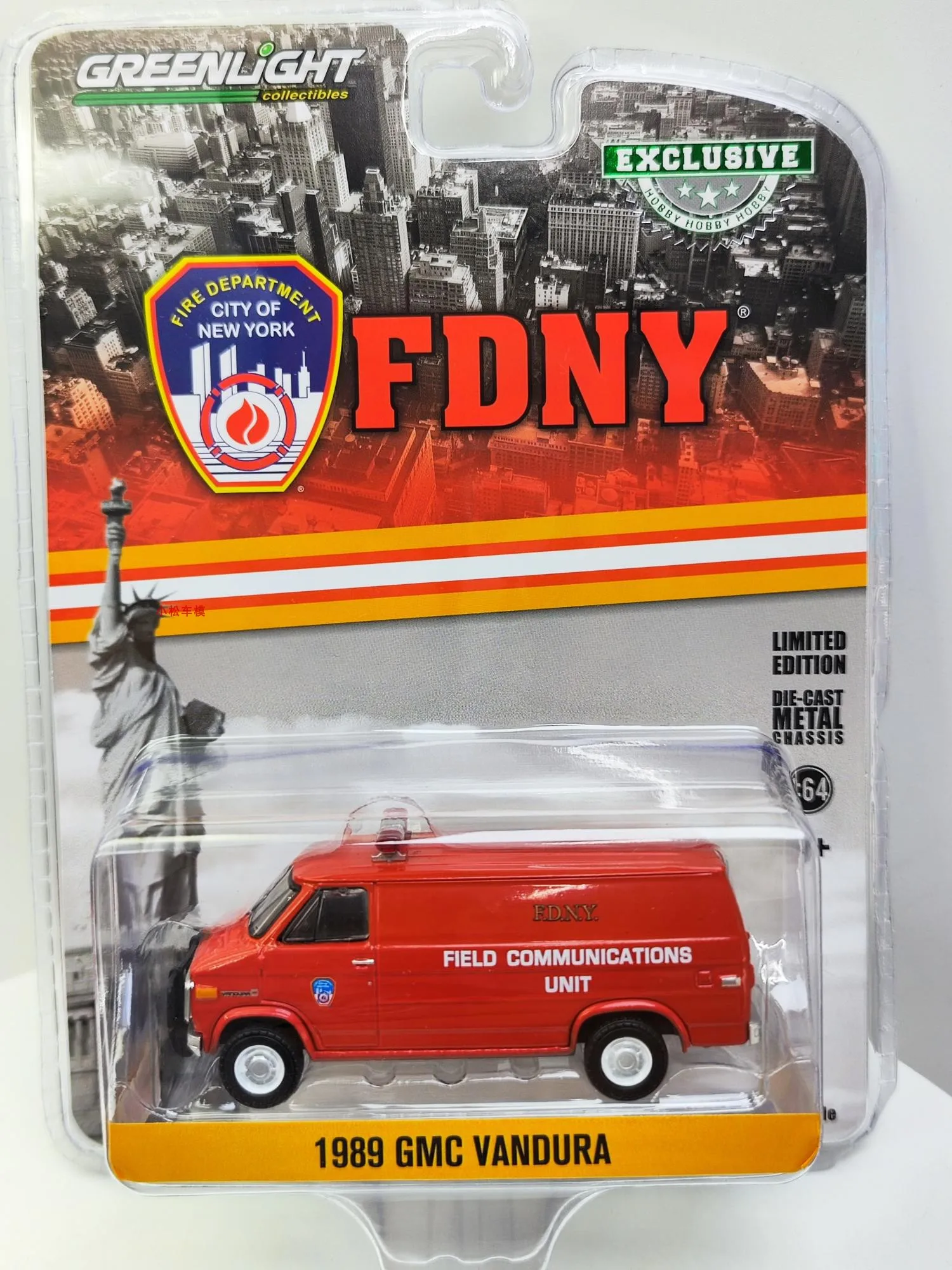 

Модель автомобиля GreenLight 1:64 1989 GMC Vandura из сплава, коллекция предметов мебели