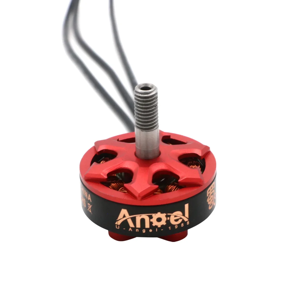 Moteur brushless 2306 2800KV pour drone FPV course, avec trois hélices et vis de montage.