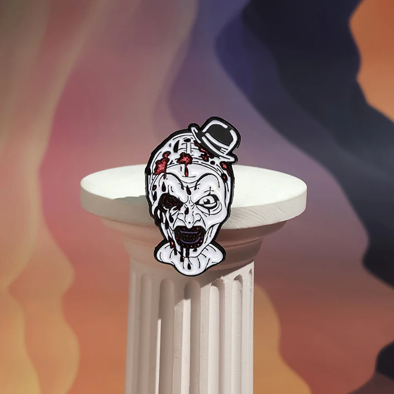 Anime Clown Emaille Pin benutzer definierte Horrorfilm Charakter Skelett Abzeichen Brosche Zubehör Anstecknadel Halloween Schmuck für Freunde – Detail 3