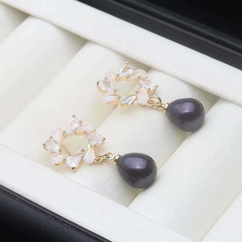 black pearl earring