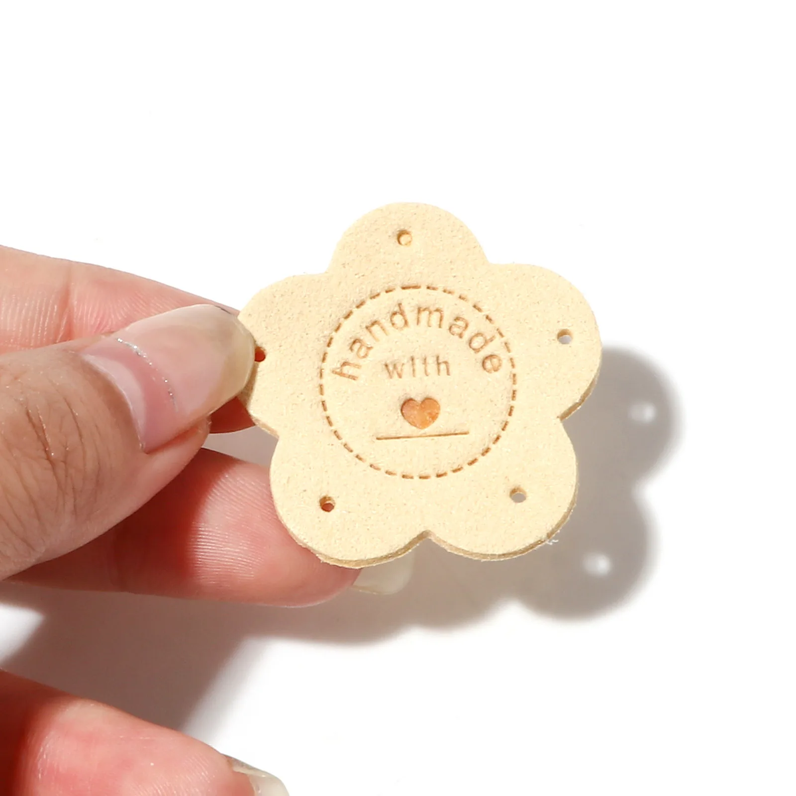 10 PCs PU Leather Label Tags Flower Leaves " Handmade " Clothing Sewing Accessories Hat Faux Suede Garment Tag 3.5cm x 3.5cm