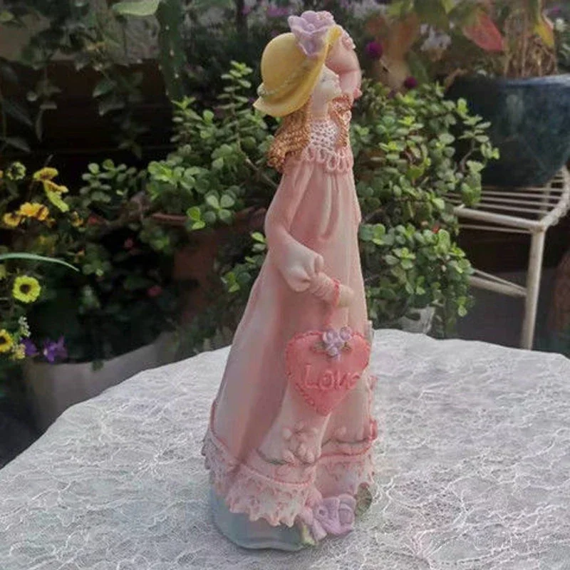 European Resin Embossed Girl Sculpture Figure, Creative Home Furnishings Living Room Study Courtyard Decorations Yellow Pink 1PC