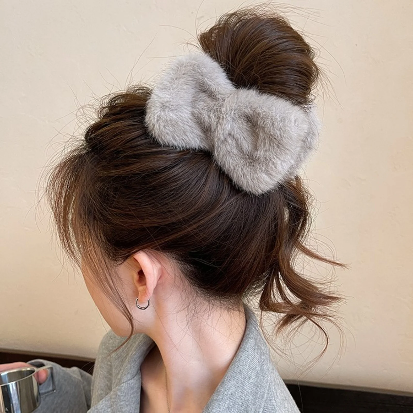 1PC Faux Fur Bow Hair Claws, Soft Fluffy Hair Clips, Elegant Winter Hair Accessories For Women, Cute Trendy Updo Hair Decor