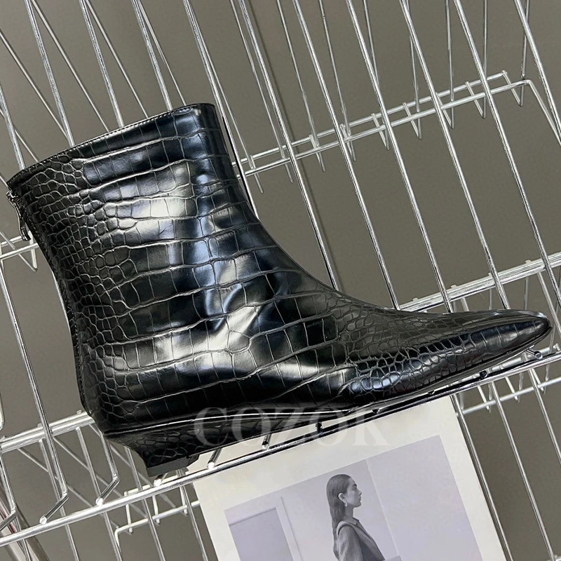 

Romanesque Ladies Short Boots Autumn 2023 New Geometric Design Upper Square Toe Ankle Boots Back Zip Walk Show Female Pumps