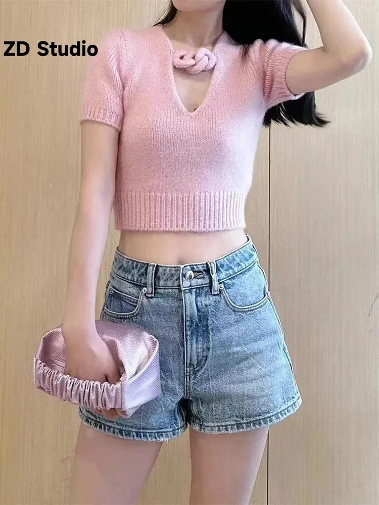 

[ZD Studio] 2023 Autumn/Winter New AW King V-Neck Short Waist Sweater Chain Knot Short Sleeve Women's Knit Top