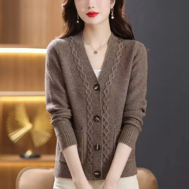 

2023 New Autumn Fashion Solid Knitted Jacquard Cardigan Long Sleeve Temperament Commuter Women's Loose Button Casual Sweater