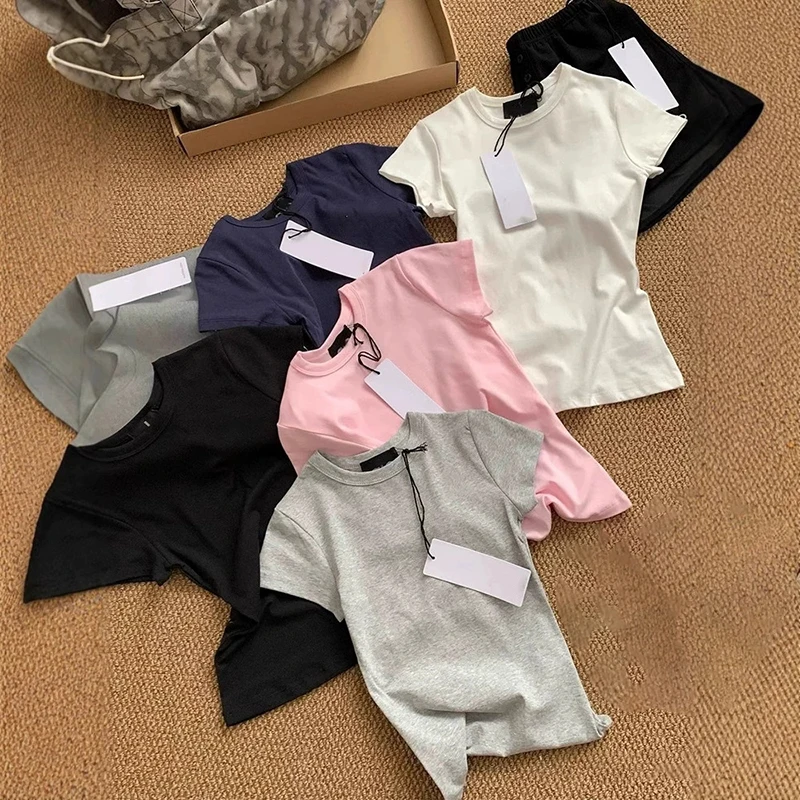 Rundhals-T-Shirt mit kurzen Ärmeln für Damen, schmal geschnitten und schlank machend, vielseitiges, einfarbiges, kurzes Oberteil.