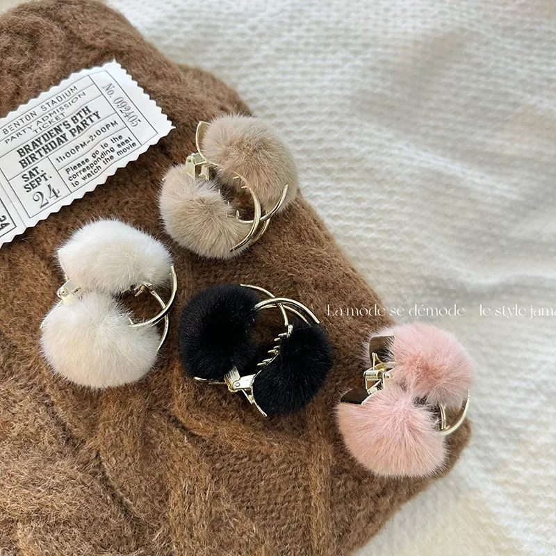 

Ruoshui Woman Rabbits Wool Hair Claw High ponytail Hairpins Girls Fixed Hair Accessories Hairgrip Ladies Barrettes Hair Clips