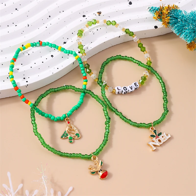 4-teiliges Set Modische Weihnachtsbaum- und Hirsch-Armbänder für Frauen Handgefertigte Buchstabenperlen-Armbänder Mädchen Party Festival Schmuck Dekoration – Detail 5