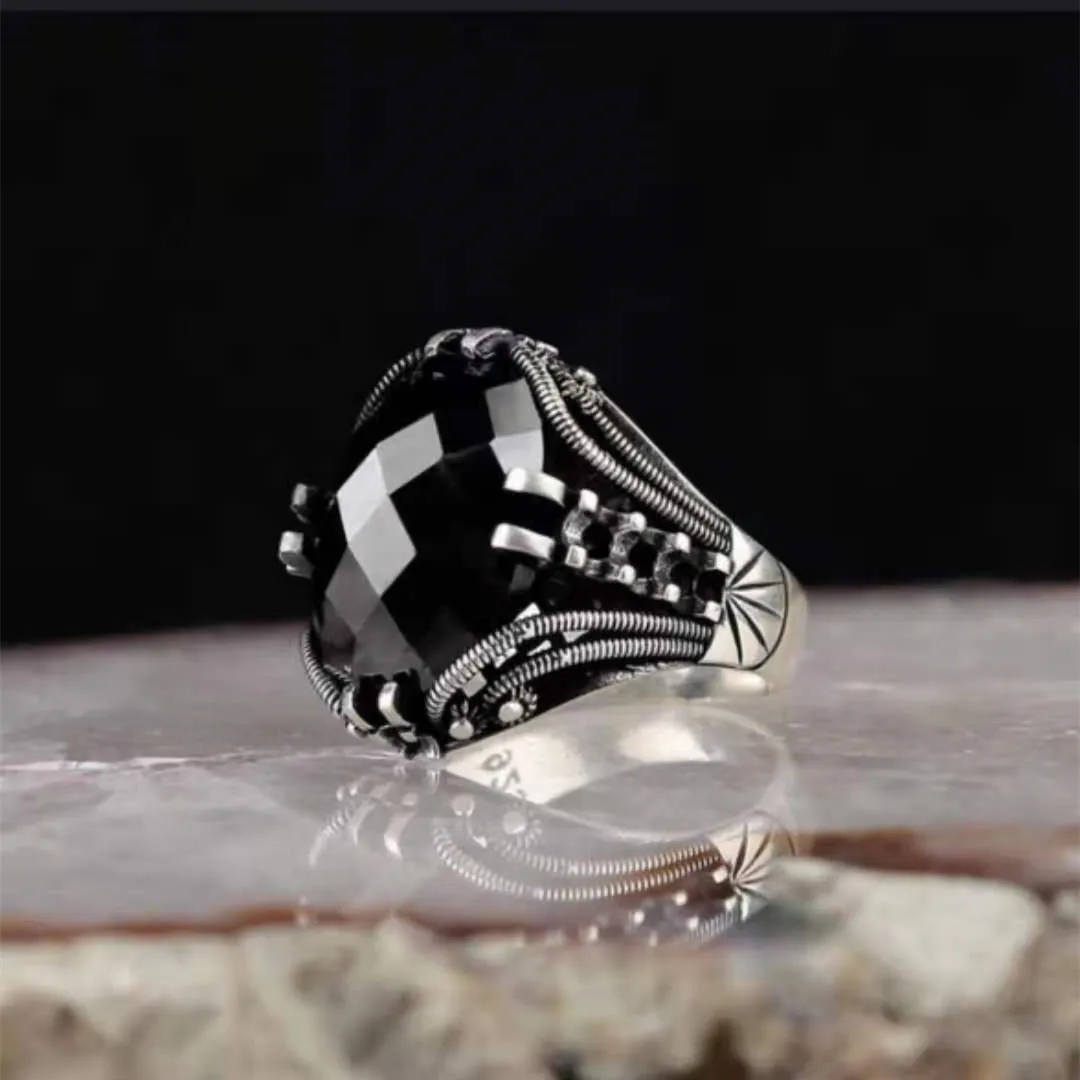 Punkboy Retro Style Men's Ring Craved Pattern Black Egg-shaped Crystal Silver Color Ring for Male Party Jewelry Size 6-13