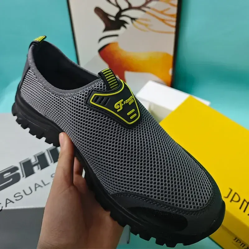 New Men's Shoes Knitted Mesh Breathable Comfortable Fashion Slip on Shoes Soft Bottom Lightweight Trendy One Step Men's Shoes