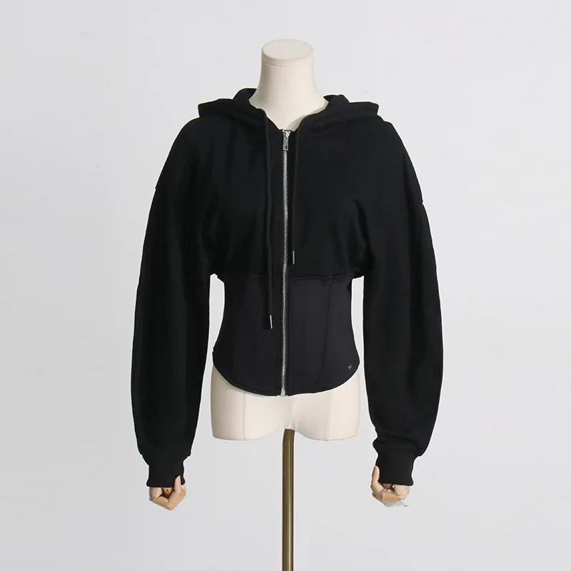 Рисунок 3 - Женское приталенное пальто с капюшоном