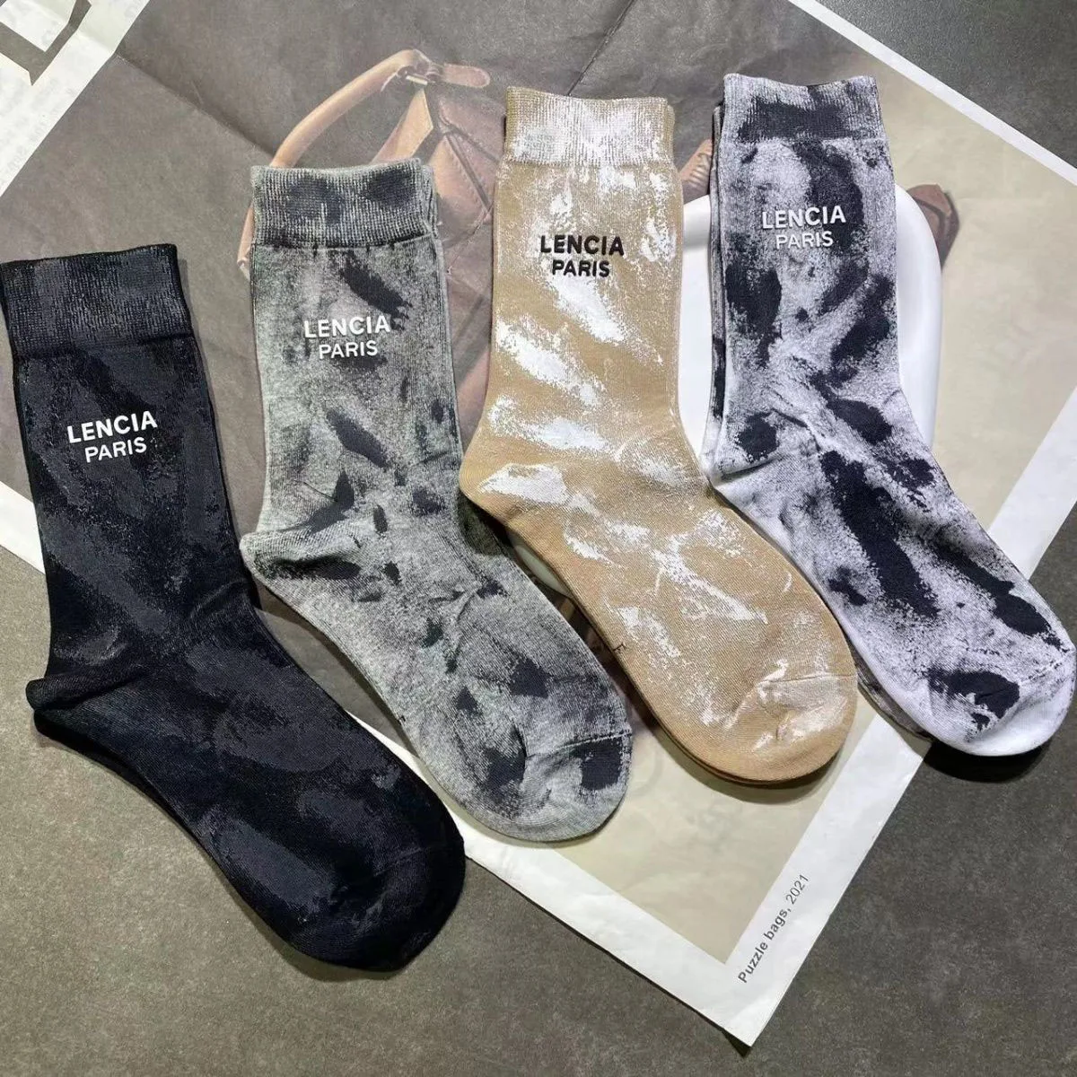 

1 Pair Designer Ladies Soild Breathable Tube Skateboard Letter Painting Korean Couple Sock Cotton Sports Socks